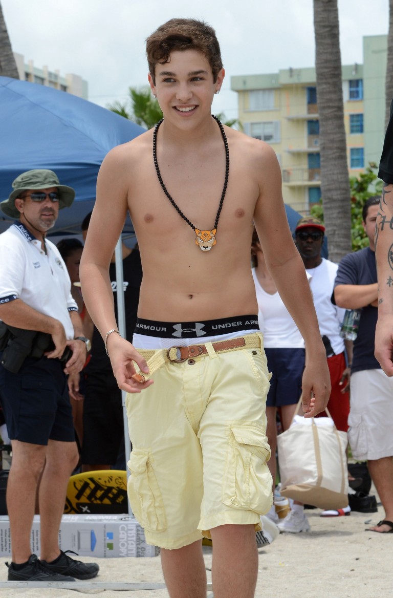 Austin Mahone shirtless on the beach.